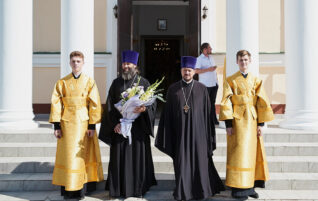 Благочинный сослужил Митрополиту Игнатию всенощное бдение в Свято-Троицком кафедральном соборе г. Вольска