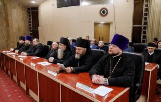 Благочинный принял участие в заседании Совета по взаимодействию с национальными и религиозными объединениями при губернаторе Саратовской области.