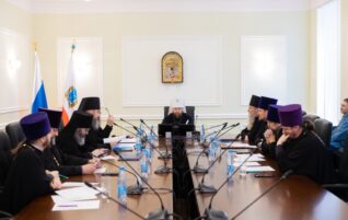 в Саратовском епархиальном управлении прошло расширенное заседание Архиерейского совета Саратовской митрополии