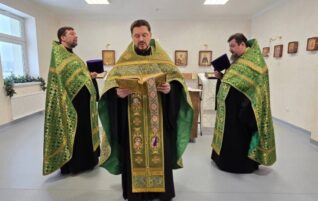 Благочинный совершил освящение молитвенной комнаты во имя преподобного Агапита Печерского в Саратовском областном онкологическом диспансере.