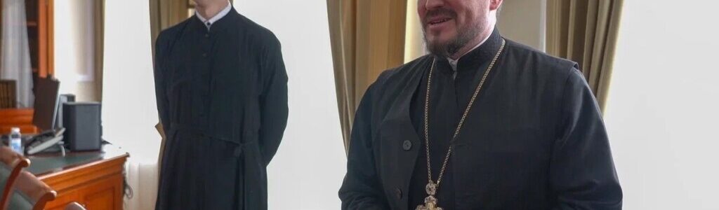 Сотрудники Саратовского епархиального управления поздравили митрополита Саратовского и Вольского Игнатия с днем рождения