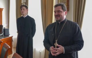 Сотрудники Саратовского епархиального управления поздравили митрополита Саратовского и Вольского Игнатия с днем рождения