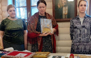Вышивальщицы рассказали прихожанам о своем любимом церковном искусстве