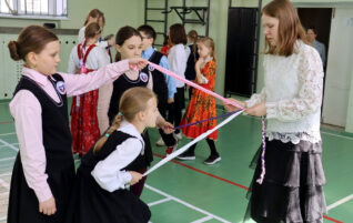 В Покровской гимназии отметили День народных традиций