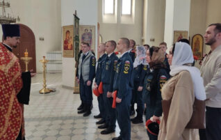 Руководитель епархиального отдела провел экскурсию для студентов